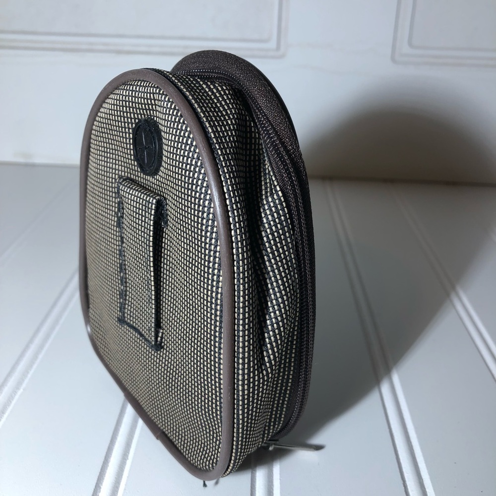 Travel toiletry pouch - Picture 2 of 6
